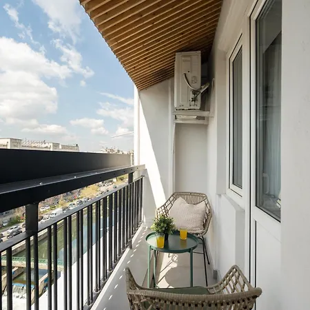 Apartment River View *